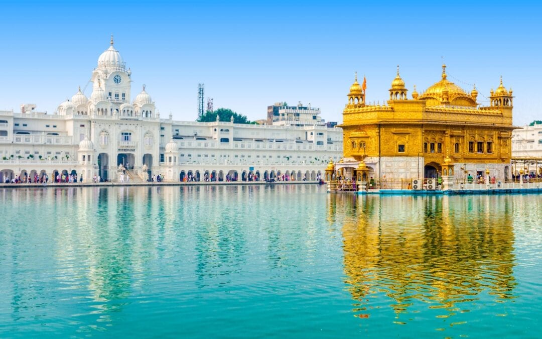 Amritsar, Vaishnodevi & Srinagar – 15/10* Days