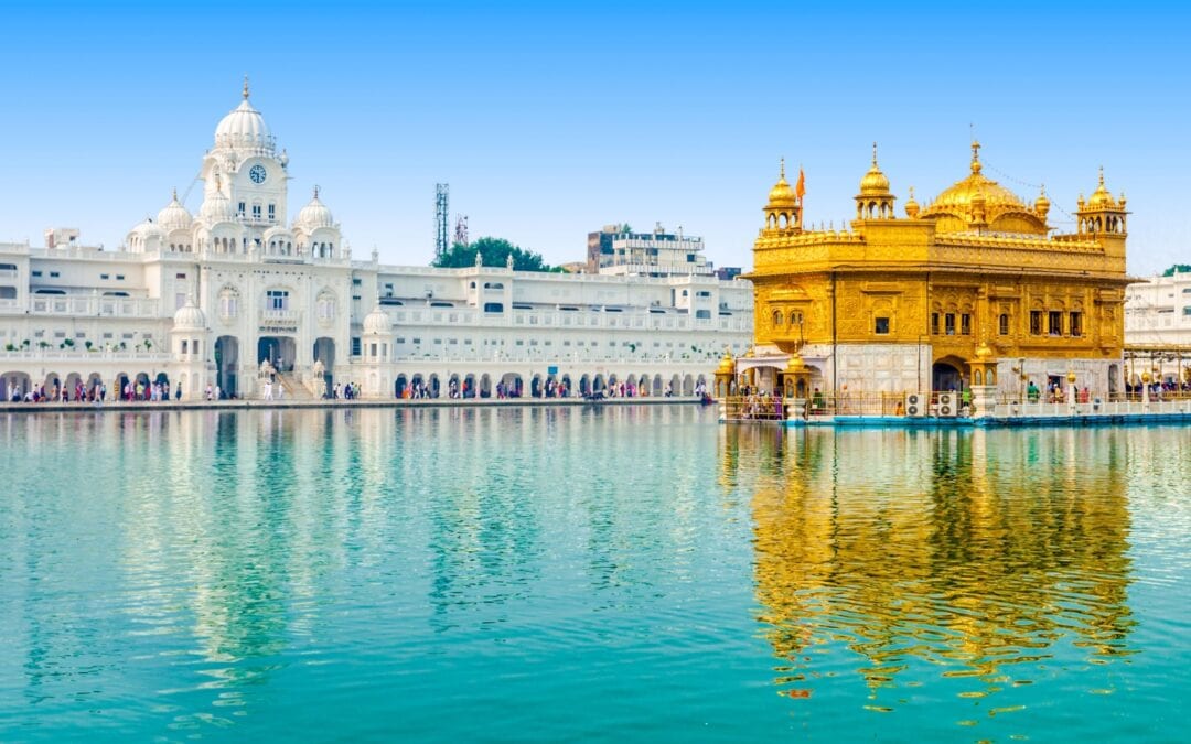 Amritsar, Vaishnodevi & Srinagar – 16/10* Days